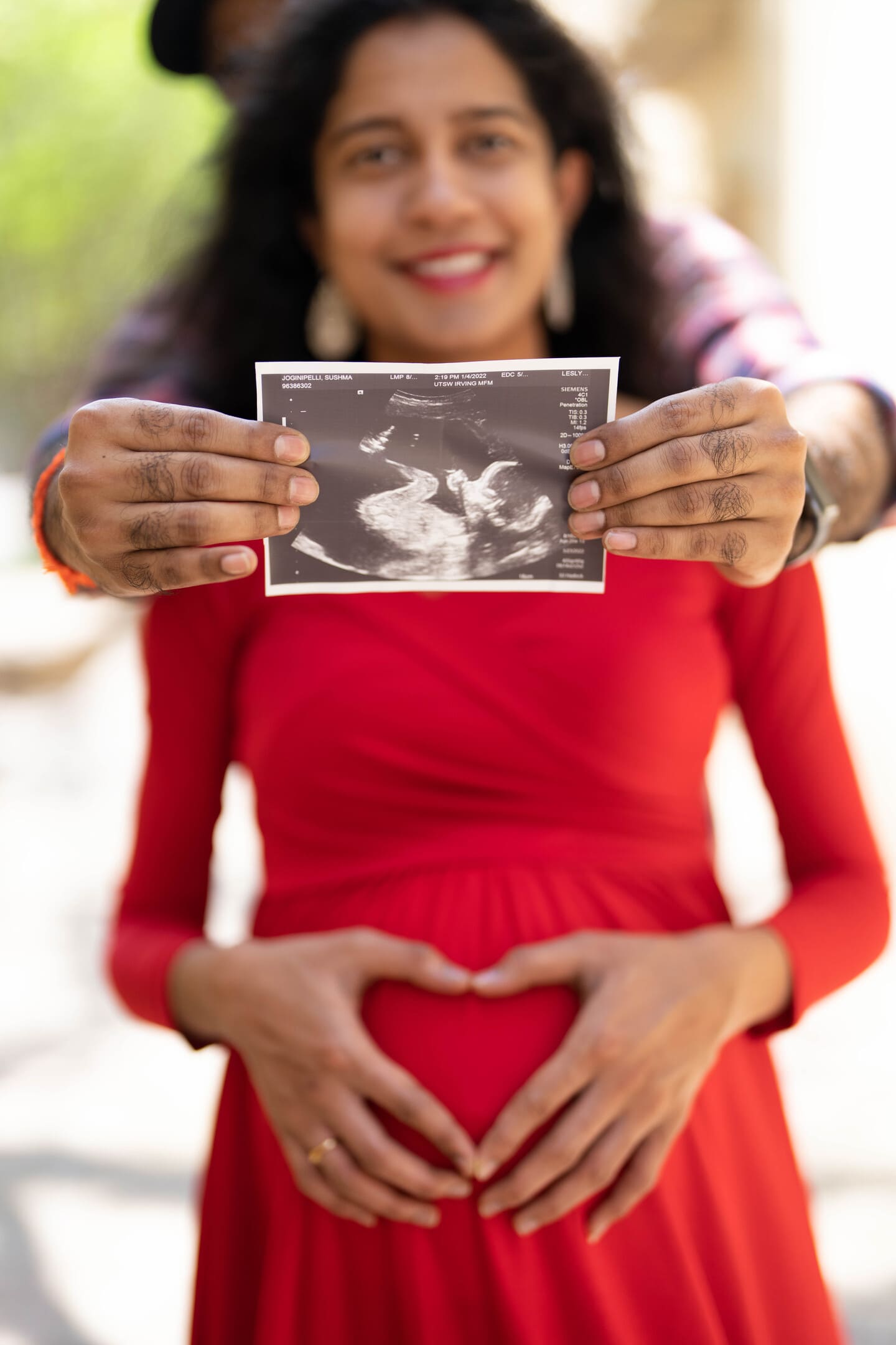 Expecting mother posing for maternity photos by San Antonio Photographer Rick Porier